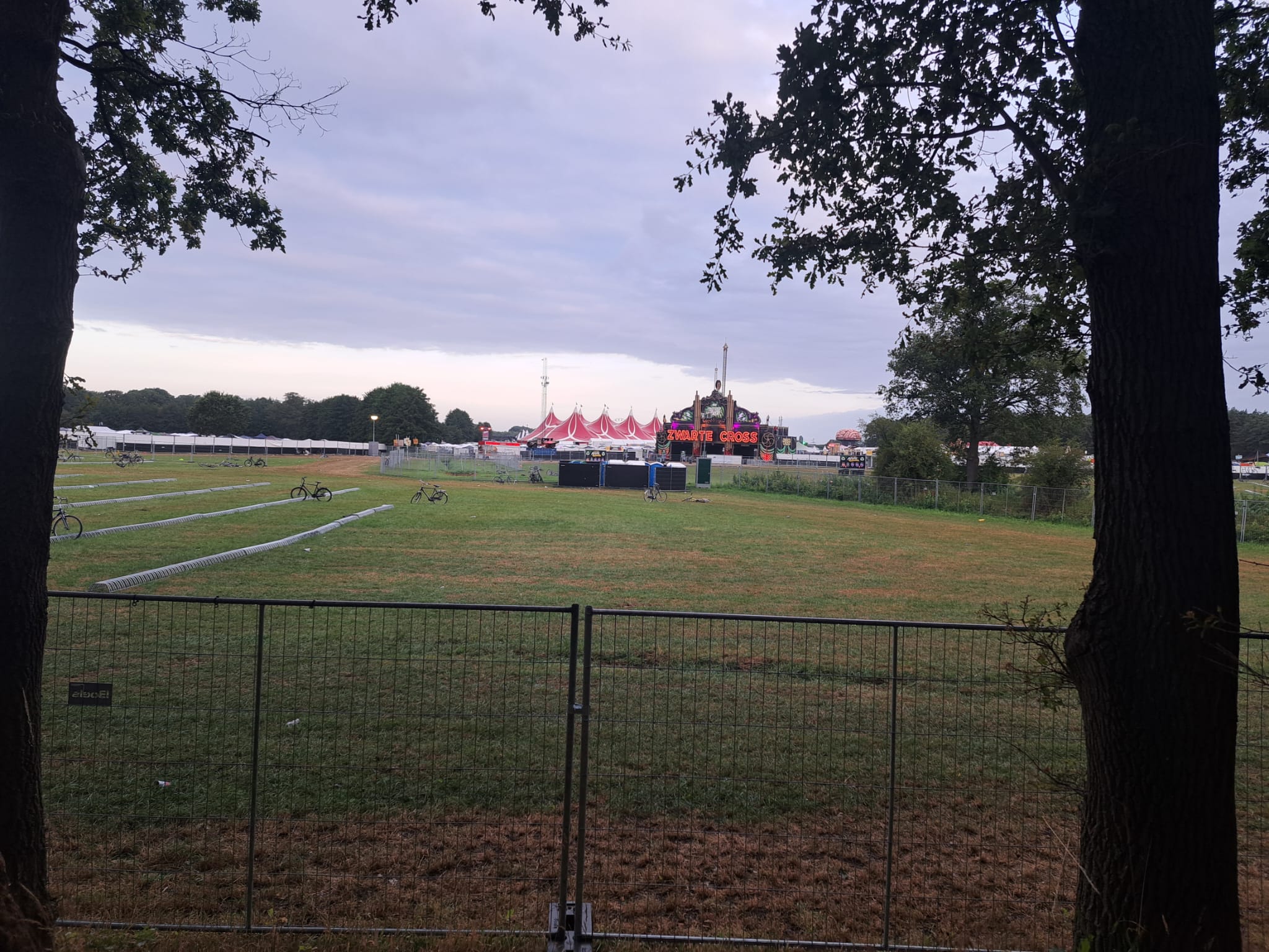 zwarte cross